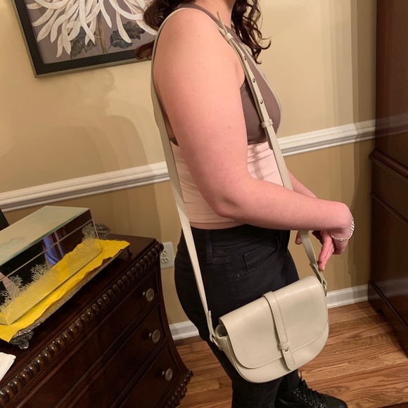 American Eagle Saddle Leather Cross Body - Picture 8 of 8